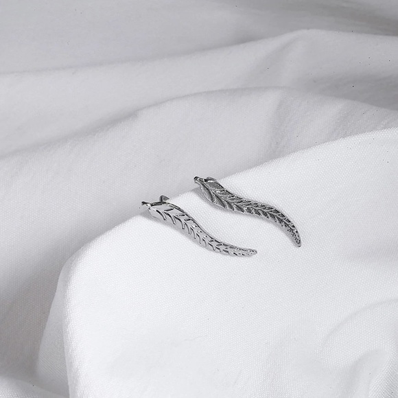 925 Sterling Silver Leaf Earrings - Picture 2 of 3